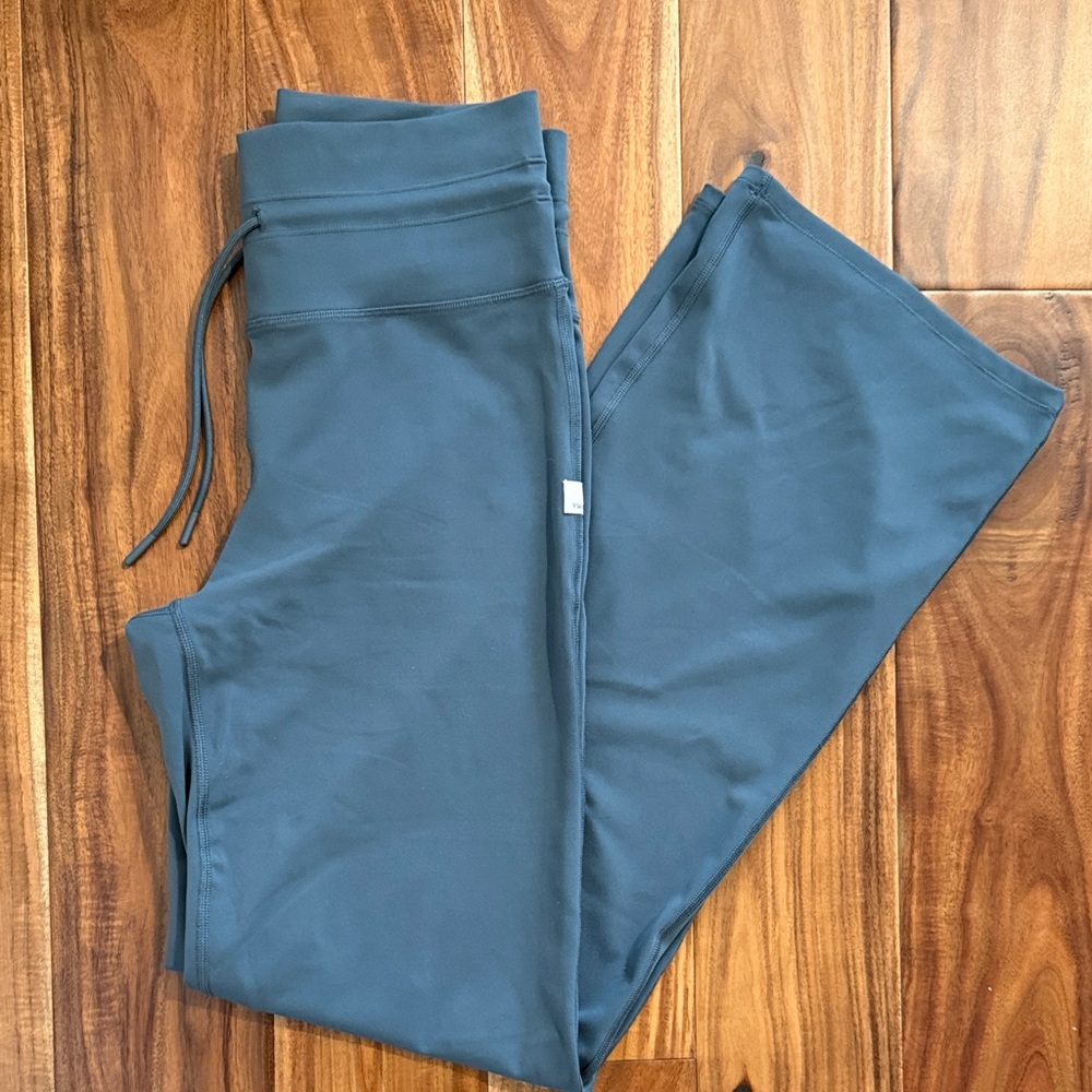 Vuori Women's Slate Blue Straight Leg Leggings, Small